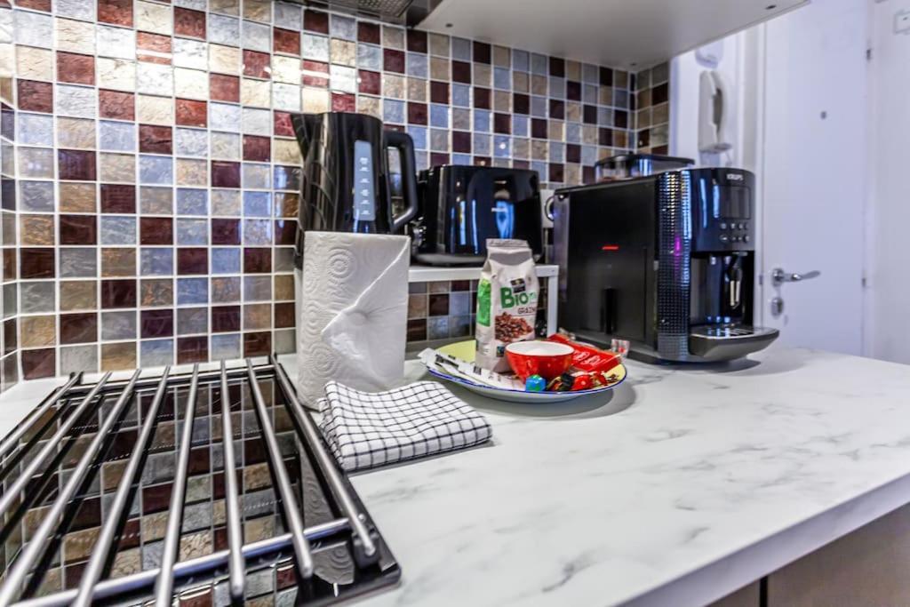 At Place Bastille Near Metro And Maris Modern Comfort In The Heart Of Parisian History Appartement *